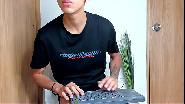 Camiloriiveera online show from 03.27.26