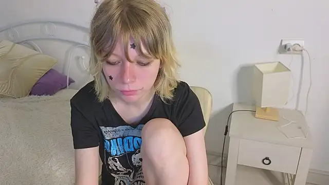 Snapshot of MollySally chatting on 06.16.26 MollySally online show from 06.16.26