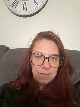 Snapshot of Cara-CurvyUK chatting on 03.03.26 Cara-CurvyUK online show from 03.03.26