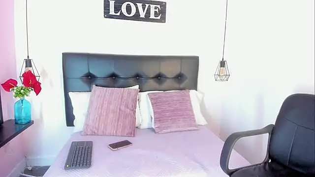 Snapshot of KatallelaMurillo chatting on 04.25.26 KatallelaMurillo online show from 04.25.26
