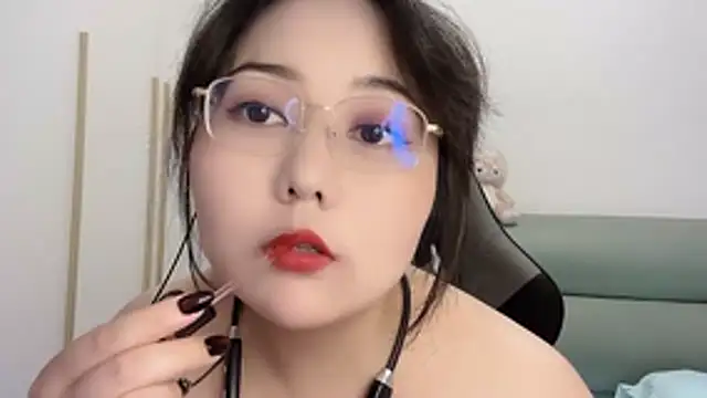 Snapshot of Susu-36E chatting on 04.24.26 Susu-36E online show from 04.24.26