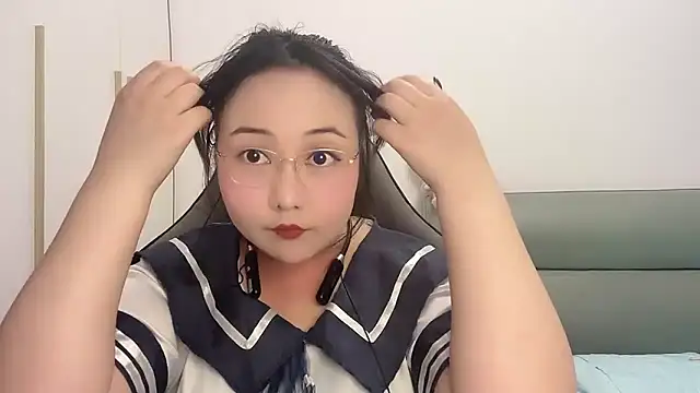 Snapshot of Susu-36E chatting on 04.27.26 Susu-36E online show from 04.27.26