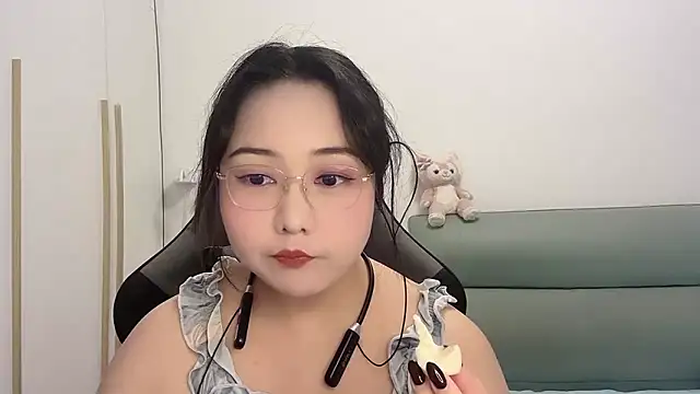 Snapshot of Susu-36E chatting on 05.04.26 Susu-36E online show from 05.04.26