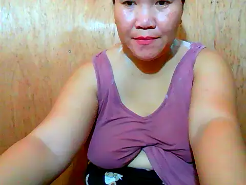 Snapshot of sejuicing_angel chatting on 05.12.26 sejuicing angel online show from 05.12.26