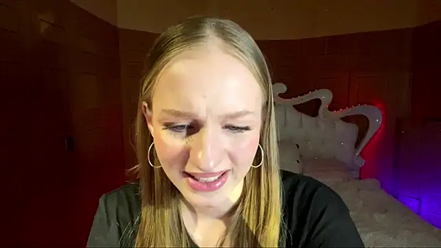 Anika Socutehe online show from 04.04.26