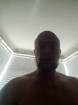 Snapshot of HornyDaddyMuscle chatting on 04.10.26 HornyDaddyMuscle online show from 04.10.26
