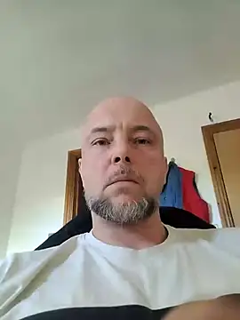 Snapshot of HornyDaddyMuscle chatting on 05.11.26 HornyDaddyMuscle online show from 05.11.26