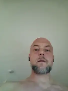 Snapshot of HornyDaddyMuscle chatting on 05.12.26 HornyDaddyMuscle online show from 05.12.26