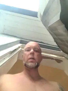 Snapshot of HornyDaddyMuscle chatting on 05.22.26 HornyDaddyMuscle online show from 05.22.26