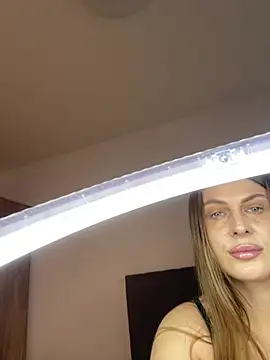 Snapshot of LucyWillow chatting on 06.15.26 LucyWillow online show from 06.15.26
