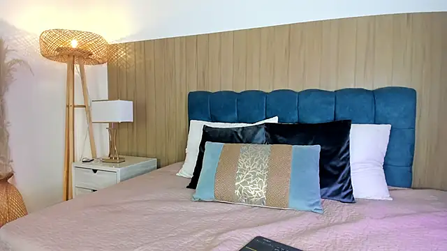 missprada  online show from 04.01.26