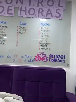   Nahomy online show from 04.07.26