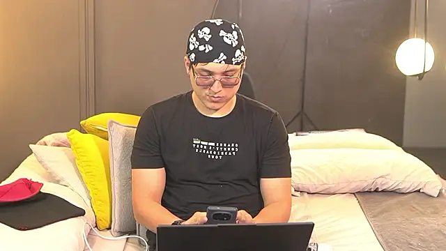 Mia and Belmonth online show from 03.20.26