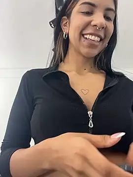 Snapshot of VioletaHills_ chatting on 03.15.26 VioletaHills online show from 03.15.26