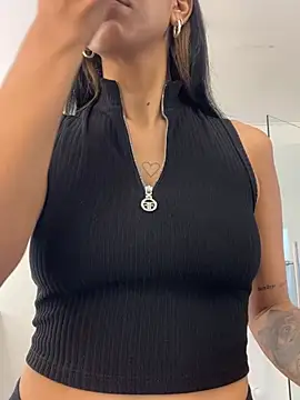 Snapshot of VioletaHills_ chatting on 03.19.26 VioletaHills online show from 03.19.26