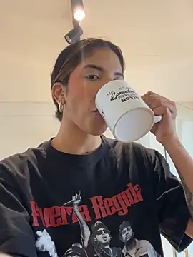 Snapshot of VioletaHills_ chatting on 04.02.26 VioletaHills online show from 04.02.26