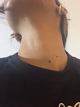 Snapshot of VioletaHills_ chatting on 04.06.26 VioletaHills online show from 04.06.26