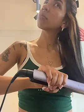 Snapshot of VioletaHills_ chatting on 04.07.26 VioletaHills online show from 04.07.26