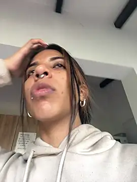 Snapshot of VioletaHills_ chatting on 04.09.26 VioletaHills online show from 04.09.26