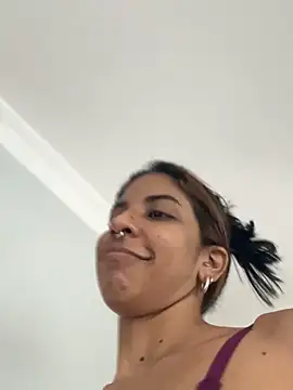 Snapshot of VioletaHills_ chatting on 04.11.26 VioletaHills online show from 04.11.26