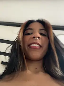 Snapshot of VioletaHills_ chatting on 04.15.26 VioletaHills online show from 04.15.26