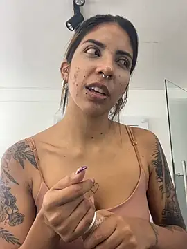 Snapshot of VioletaHills_ chatting on 06.28.26 VioletaHills online show from 06.28.26