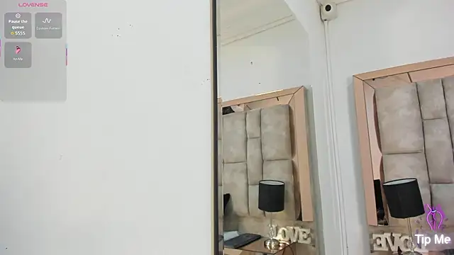 Titan Moreno  online show from 03.25.26