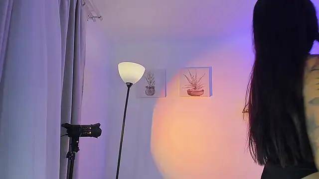 AlaiaRogers online show from 04.23.26