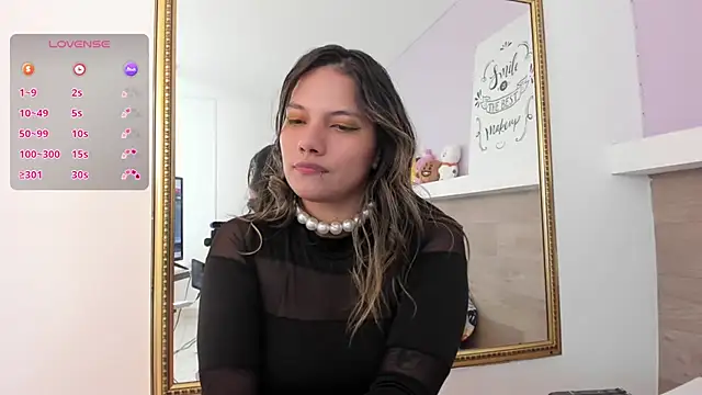 Snapshot of EmmaSanchez_ chatting on 04.30.26 EmmaSanchez online show from 04.30.26