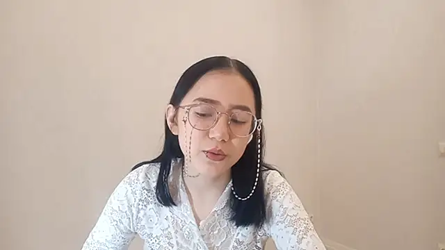 Snapshot of SolvedGlobe chatting on 04.15.26 SolvedGlobe online show from 04.15.26