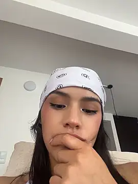Mia-villalobos online show from 05.27.26