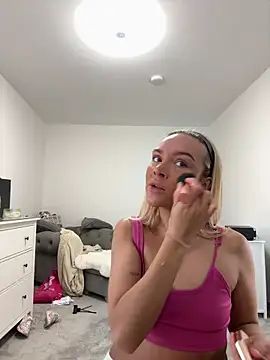 Snapshot of Naughtyblondex chatting on 03.18.26 Naughtyblondex online show from 03.18.26