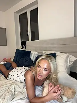 Snapshot of Naughtyblondex chatting on 03.20.26 Naughtyblondex online show from 03.20.26