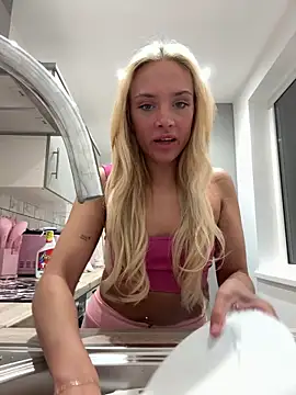 Snapshot of Naughtyblondex chatting on 03.21.26 Naughtyblondex online show from 03.21.26