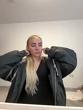 Snapshot of Naughtyblondex chatting on 04.01.26 Naughtyblondex online show from 04.01.26
