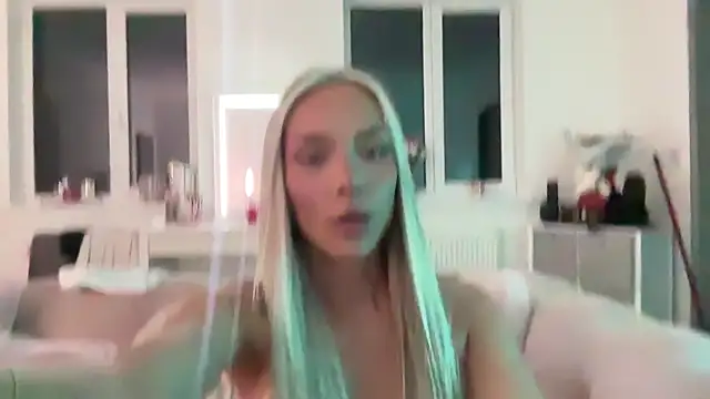 Snapshot of Naughtyblondex chatting on 05.14.26 Naughtyblondex online show from 05.14.26
