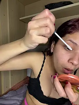 Snapshot of MommySexxy23 chatting on 03.24.26 MommySexxy23 online show from 03.24.26