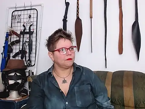 Snapshot of Leah_R chatting on 04.01.26 Leah R online show from 04.01.26