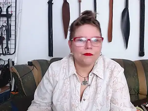 Snapshot of Leah_R chatting on 04.03.26 Leah R online show from 04.03.26