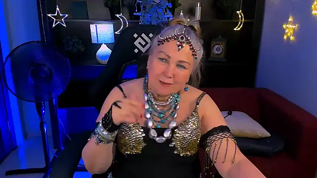 Snapshot of LilaMaharani chatting on 04.12.26 LilaMaharani online show from 04.12.26