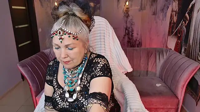 Snapshot of LilaMaharani chatting on 04.14.26 LilaMaharani online show from 04.14.26