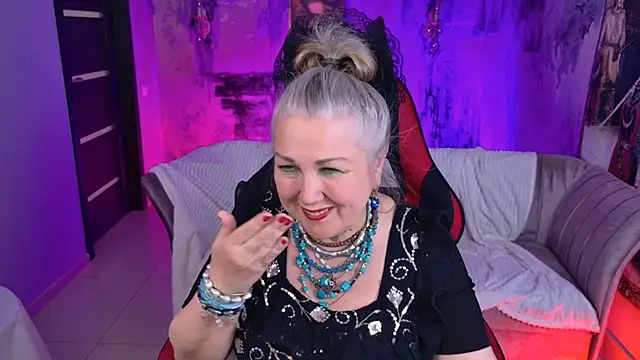 Snapshot of LilaMaharani chatting on 04.22.26 LilaMaharani online show from 04.22.26