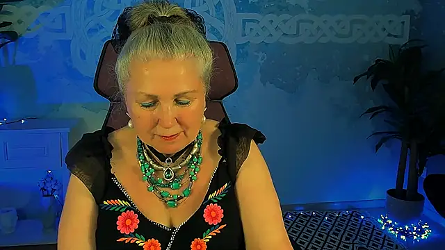 Snapshot of LilaMaharani chatting on 05.18.26 LilaMaharani online show from 05.18.26
