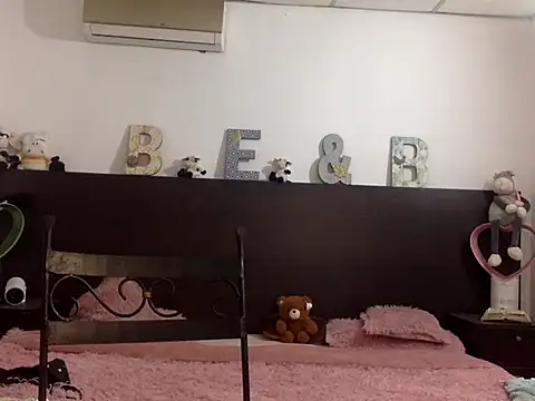 Snapshot of mommy-Milf chatting on 03.03.26 mommy-Milf online show from 03.03.26