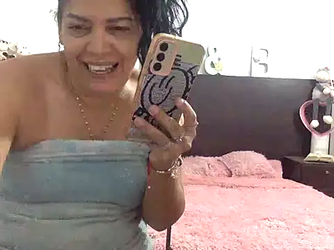 Snapshot of mommy-Milf chatting on 03.04.26 mommy-Milf online show from 03.04.26