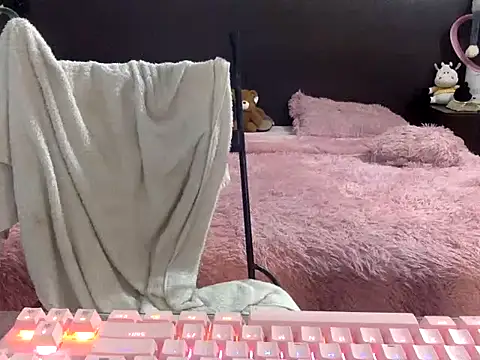 Snapshot of mommy-Milf chatting on 03.10.26 mommy-Milf online show from 03.10.26