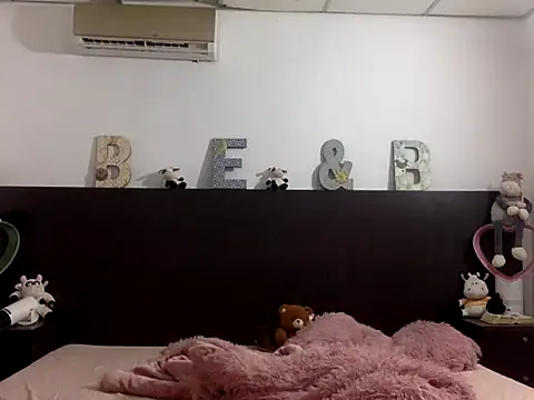 Snapshot of mommy-Milf chatting on 03.29.26 mommy-Milf online show from 03.29.26