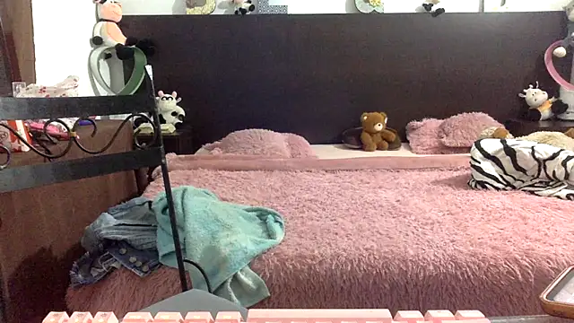 Snapshot of mommy-Milf chatting on 04.12.26 mommy-Milf online show from 04.12.26