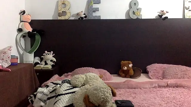 Snapshot of mommy-Milf chatting on 04.14.26 mommy-Milf online show from 04.14.26