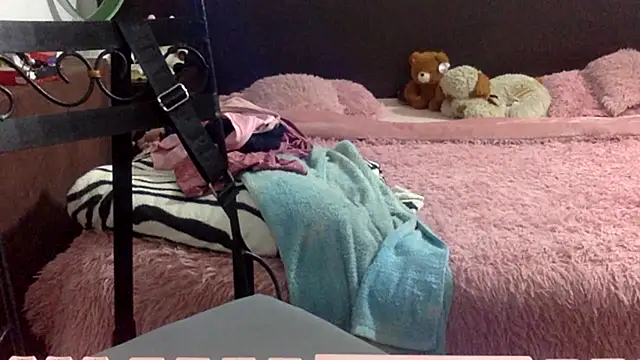 Snapshot of mommy-Milf chatting on 04.15.26 mommy-Milf online show from 04.15.26